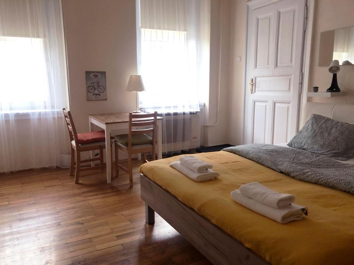 V57 Apartment Oktogon ブダペスト エクステリア 写真